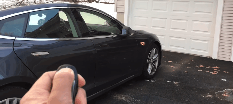 El Tesla Model S ahora puede estacionarse solo