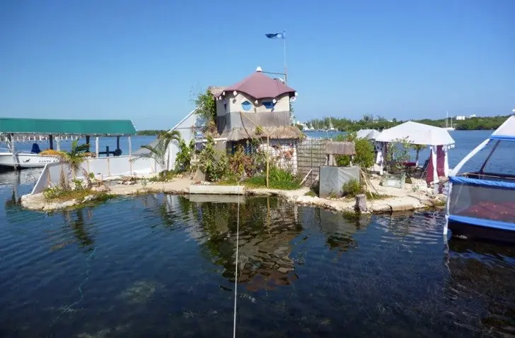 Construye tu propia isla con botellas de plastico Construye tu propia isla con botellas de plastico