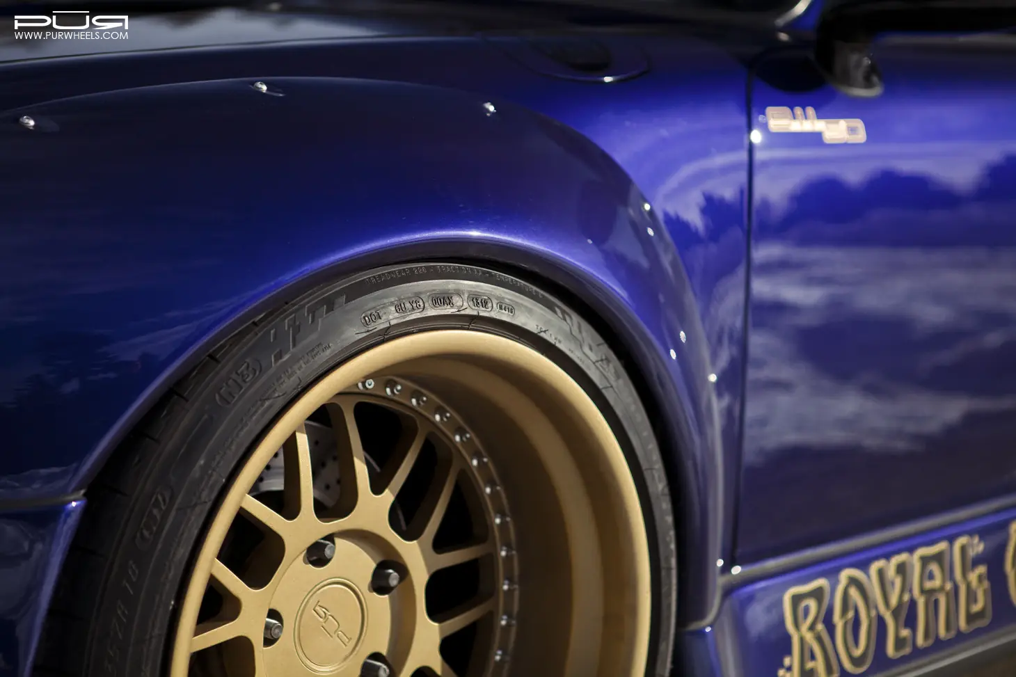 Porsche 993 RWB by Pur wheels