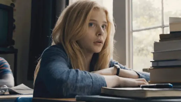 Chloë Moretz asegura que tuiteros la hicieron sentir gorda