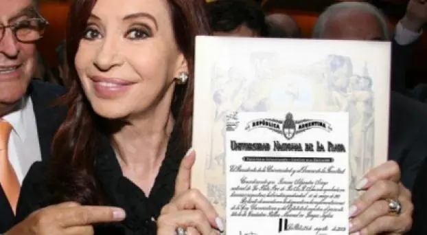 Encontraron el tìtulo de abogada de Cristina..!!