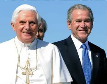 Lejos de Dios, cerca de George W. Bush