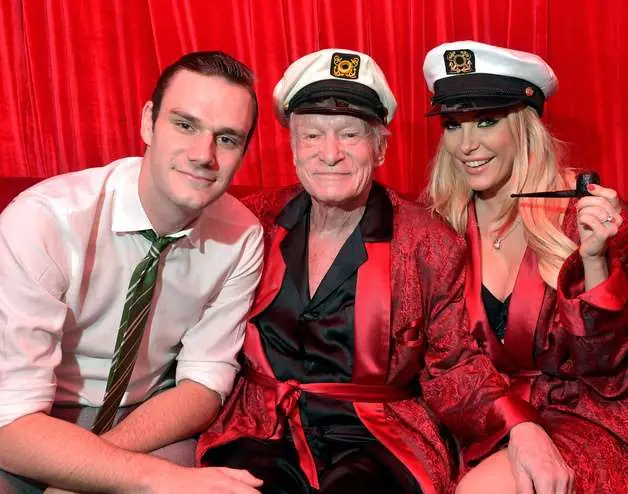 Así es el niño que se crió en la mansión Playboy.