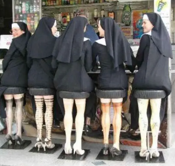 Estos taburetes de bar lo harán reir a carcajadas