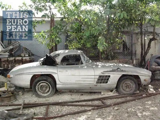 Mercedes Benz 300 sl gullwing abandonado en Cuba