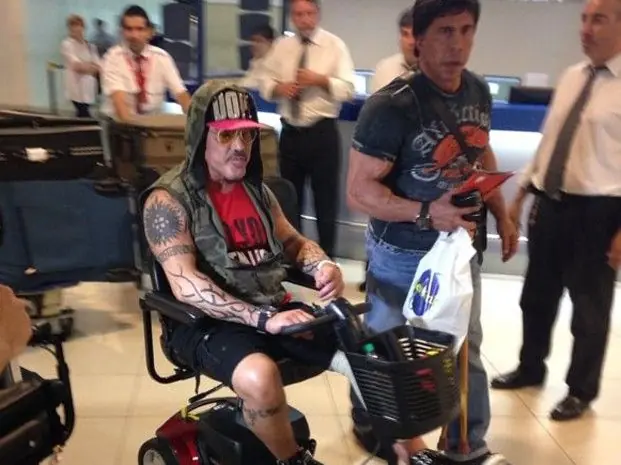Justin vs el comandante. ¿Quien es el rey de taringa? Justin vs el comandante. ¿Quien es el rey de taringa?