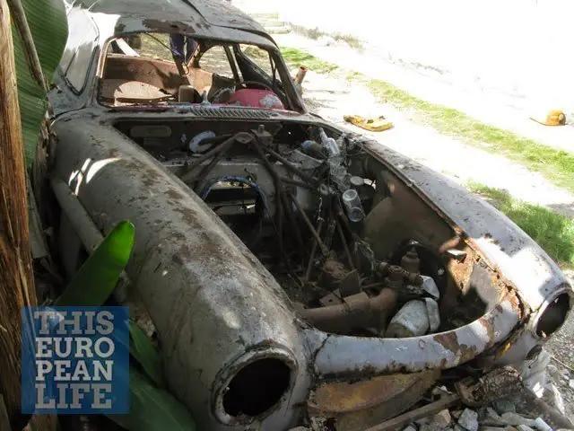 Mercedes Benz 300 sl gullwing abandonado en Cuba