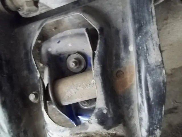 Cambiar amortiguadores del. (o bujes) paso a paso