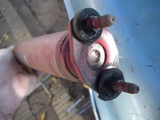 Cambiar amortiguadores del. (o bujes) paso a paso