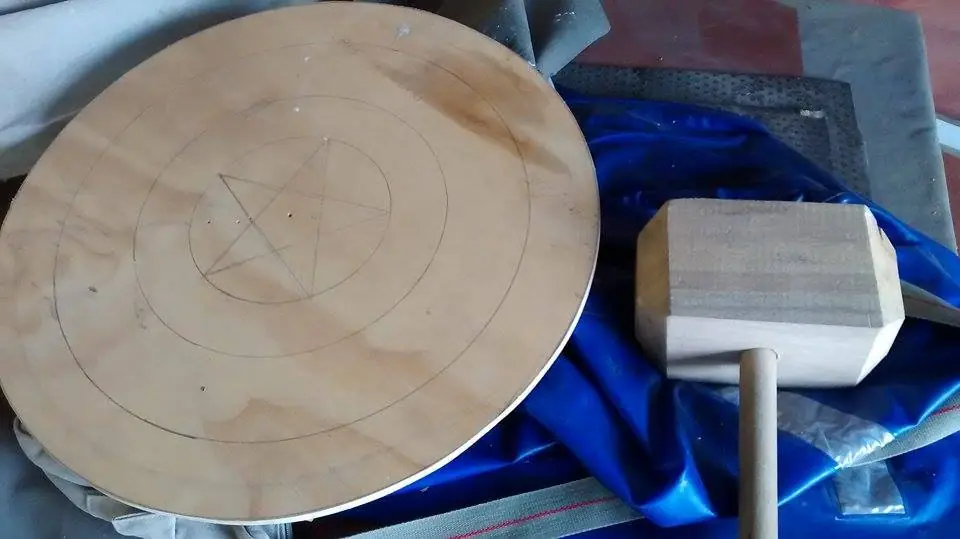 Mesa Desarmable de los Vengadores [Propio]