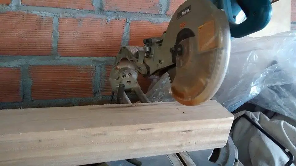 Mesa Desarmable de los Vengadores [Propio]