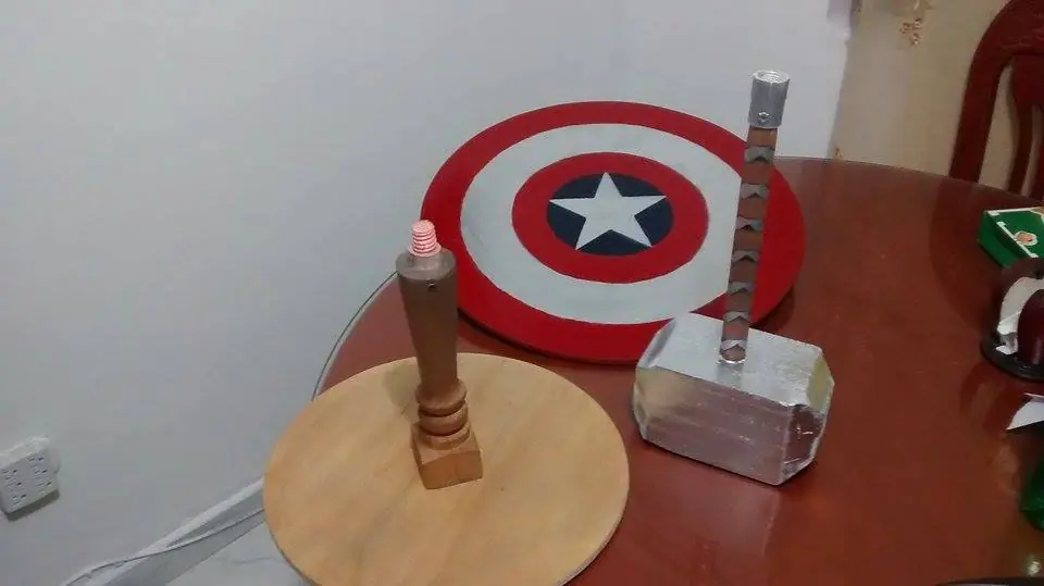 Mesa Desarmable de los Vengadores [Propio]