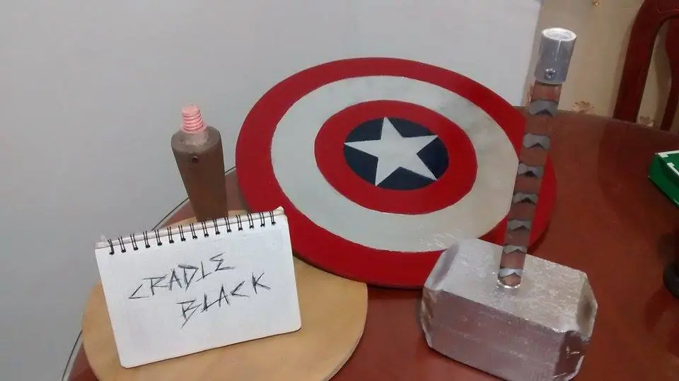 Mesa Desarmable de los Vengadores [Propio]