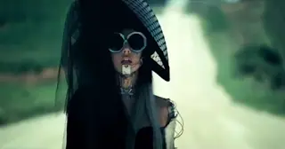 en el video en el video