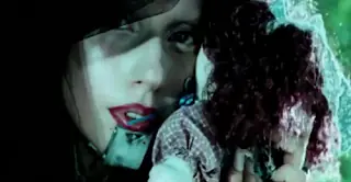 en el video en el video