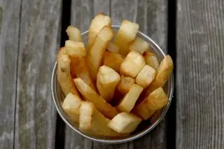Receta Salchipapas con salsa rosada