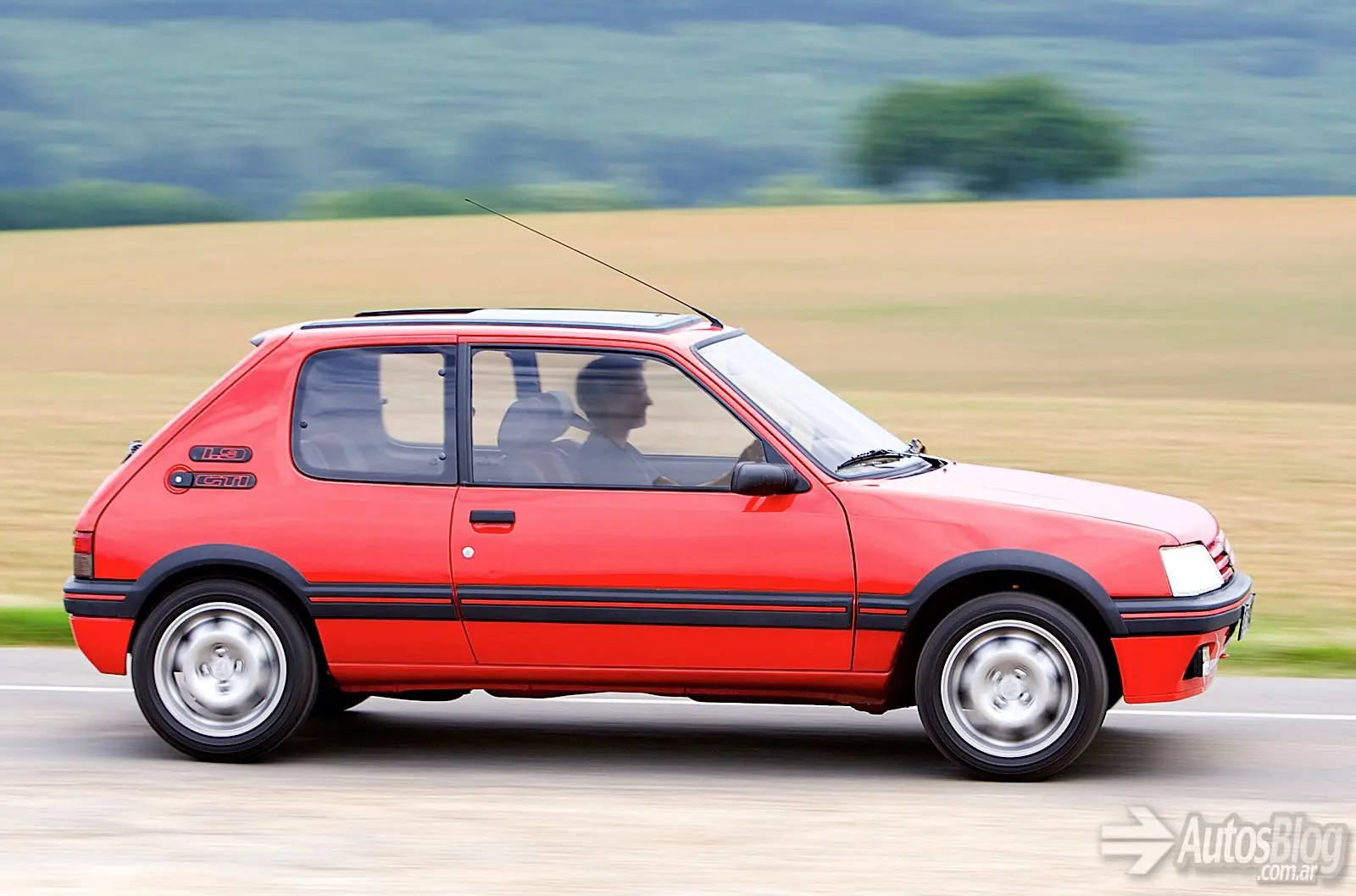 El Peugeot 205 GTI fue elegido como el mejor El Peugeot 205 GTI fue elegido como el mejor
