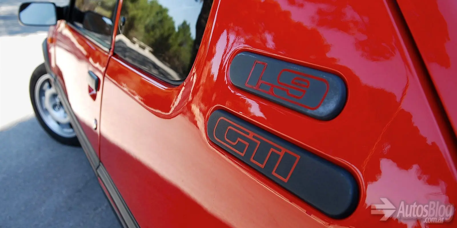 El Peugeot 205 GTI fue elegido como el mejor El Peugeot 205 GTI fue elegido como el mejor