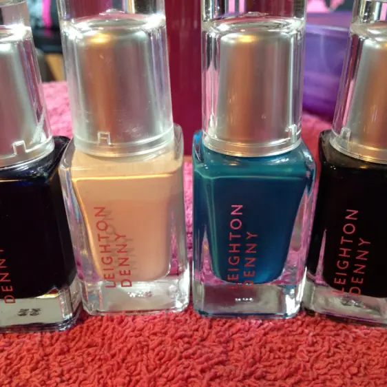 Haz una manicura con efecto mármol muy fácil