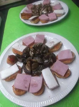 Champiñones picantes con embutido