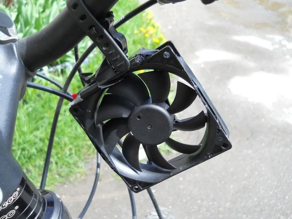 cargador eólico casero para la bicicleta