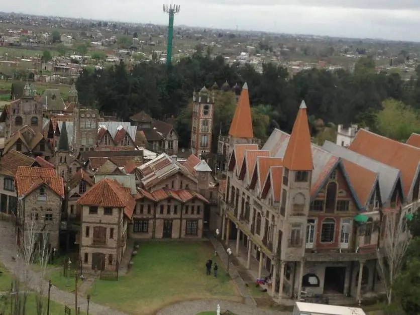 Campanópolis, una Ciudad Medieval en Gonzalez Catán