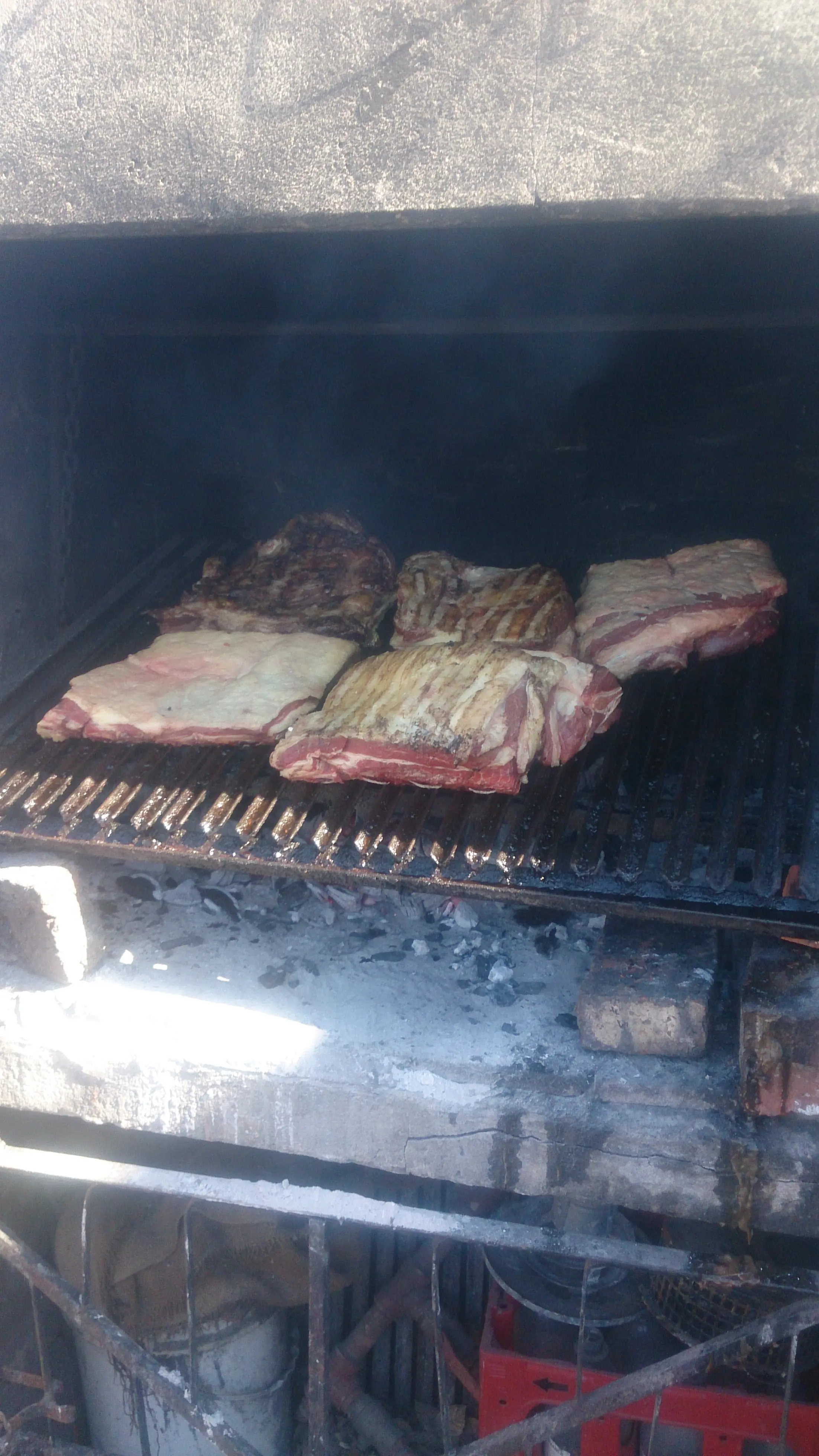 Te enseño a hacer un costillar para comer con la ranchada.