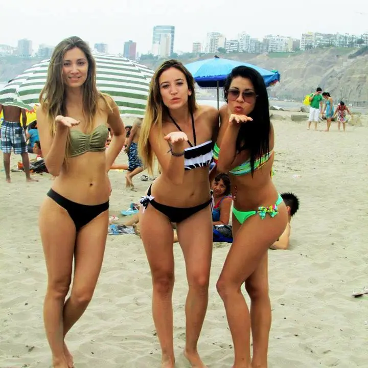 Chicas peruanas en la Playita!!