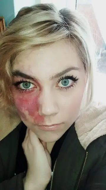 Le dijeron que era muy fea, Mira como les Cerro la Boca Le dijeron que era muy fea, Mira como les Cerro la Boca