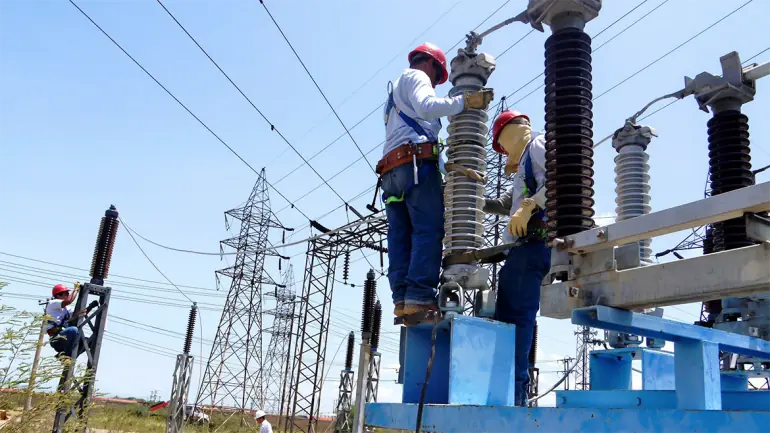 Lloran los K. MACRI da tarifa social de electricidad.