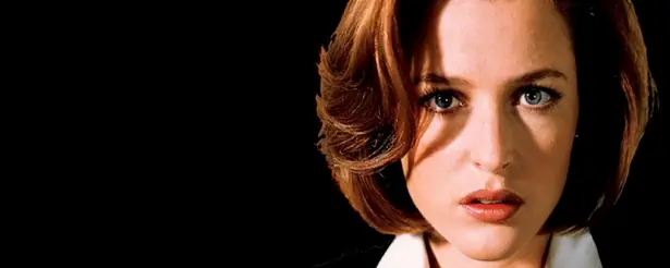 A Dana Scully le cabia la tijereta.