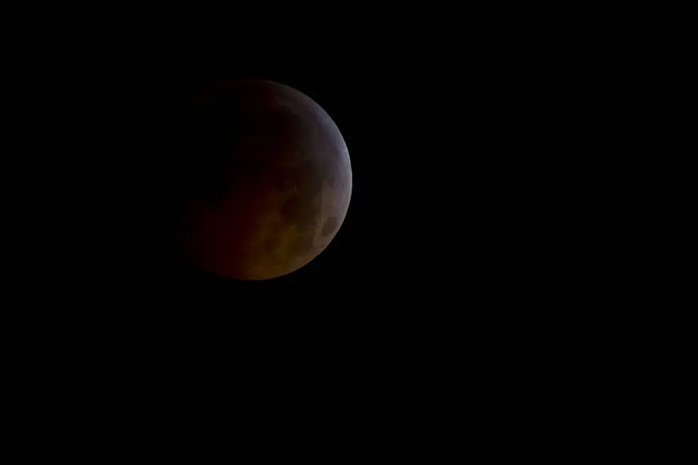 Eclipse lunar