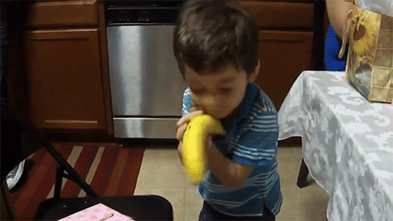 A lo Herni: Le regalan una Banana y se enloquece