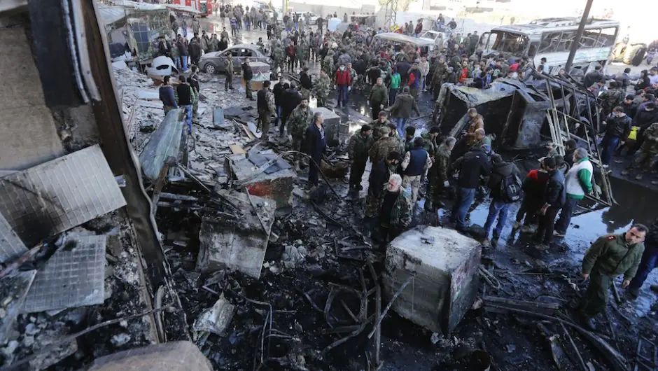 Triple atentado de ISIS mata a decenas de personas en Siria