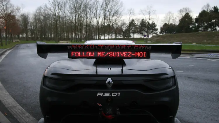 Mira como esta el Renault Sport RS 01 INTERCEPTOR policia
