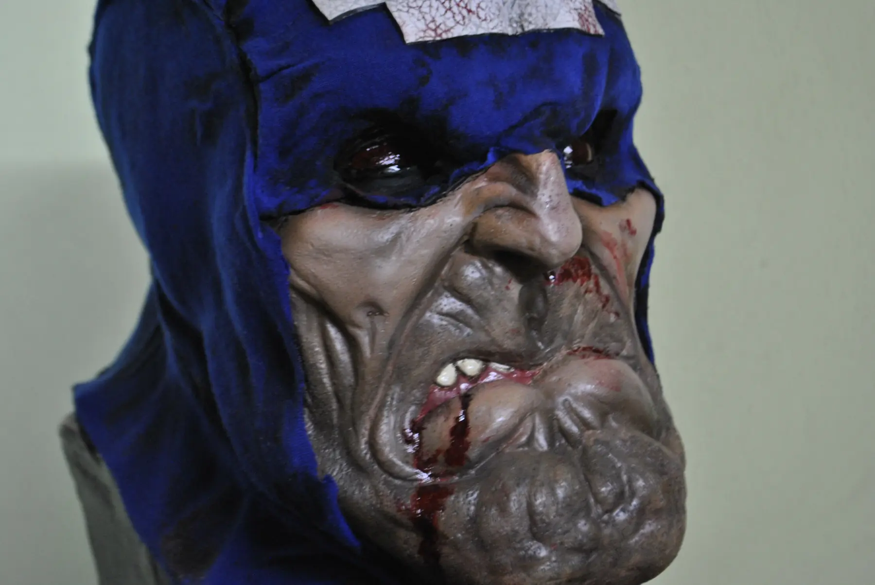 Cazador, escultura con boceto de Lucas +yapa