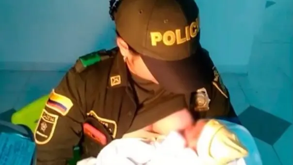 Policía colombiana amamanta bebé abandonada y s vuelve viral