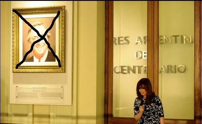 Descolgaron los cuadros de Kirchner y Chávez de Casa Rosada