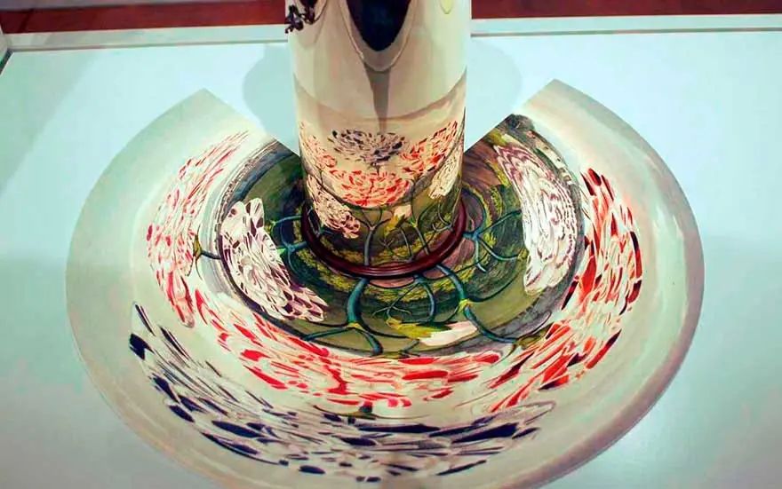 18 obras de arte que sólo puedes ver reflejadas