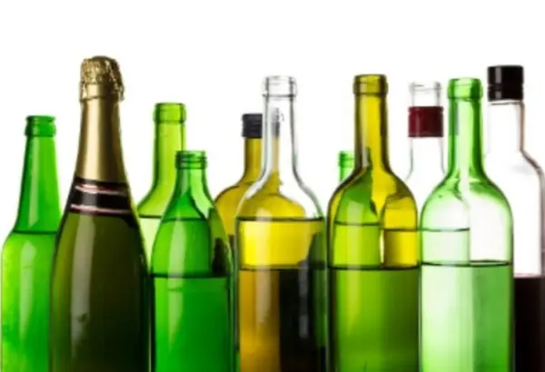 ¿Combinar bebidas realmente empeora las resacas?