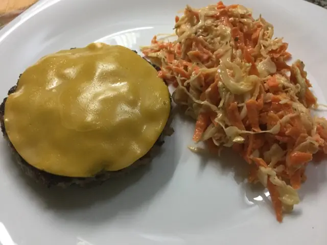 Hamburguesas Caseras con Ensalada [Foto-Receta]