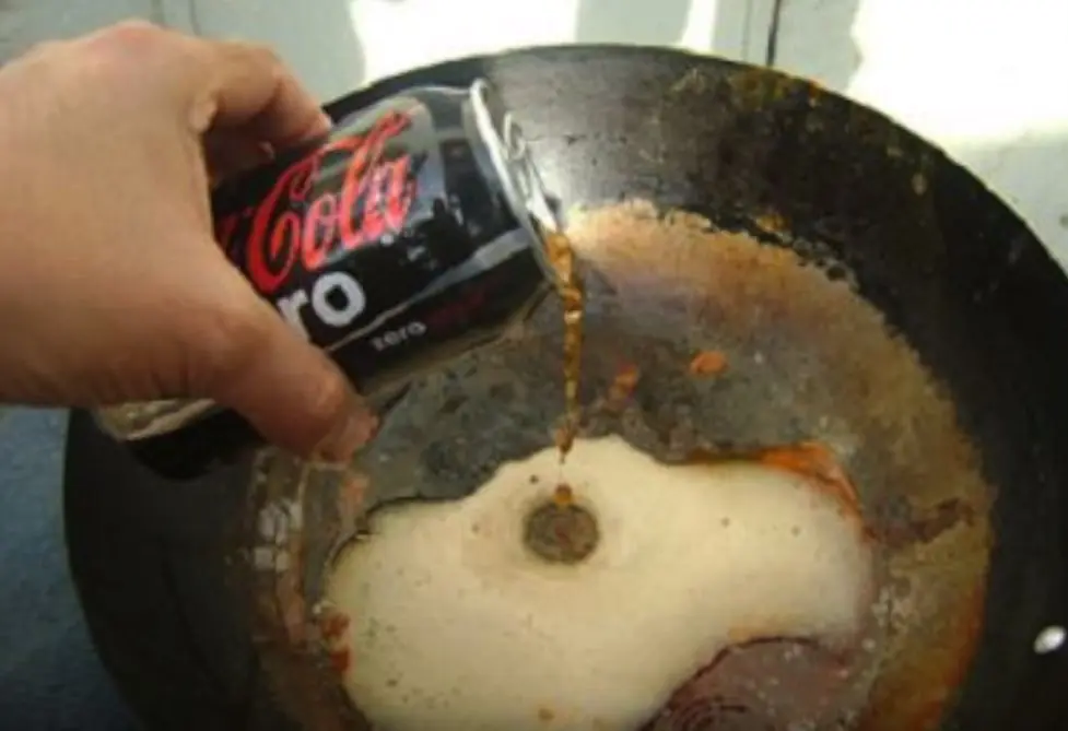 7 Usos de la Coca-cola que no conocías ✔