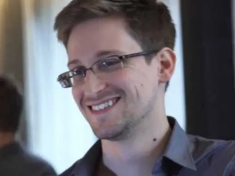 Edward Snowden el hombre que revelo documentos