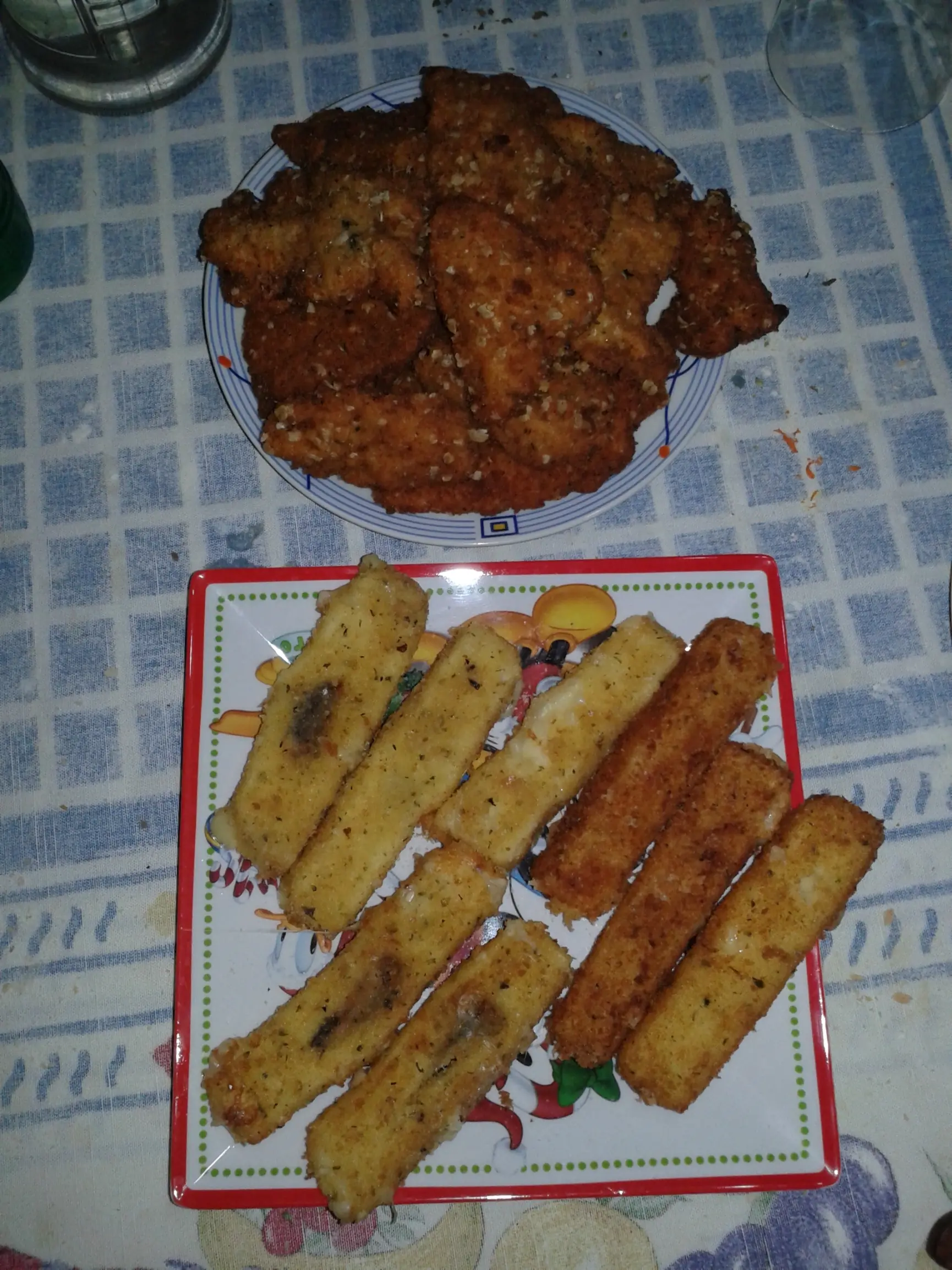 Bastones de mozzarella con corazon de panceta