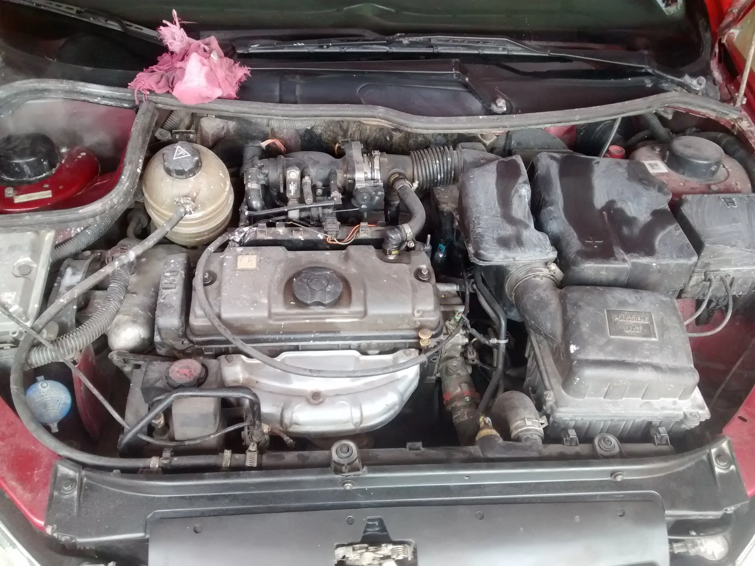 Mira papu como deje este Peugeot 206!