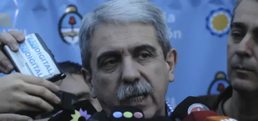 CFK un quiste en los testiculos.