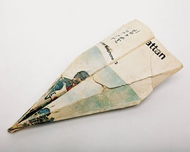 Colección de aviones de papel, en New York