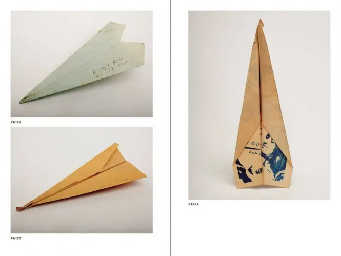 Colección de aviones de papel, en New York