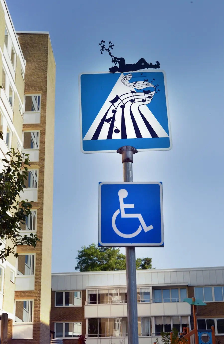 Arte Callejero con dignidad, no como "Acción Poética"
