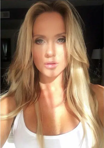 A la modelo Katie May la ha matado la quiropráctica